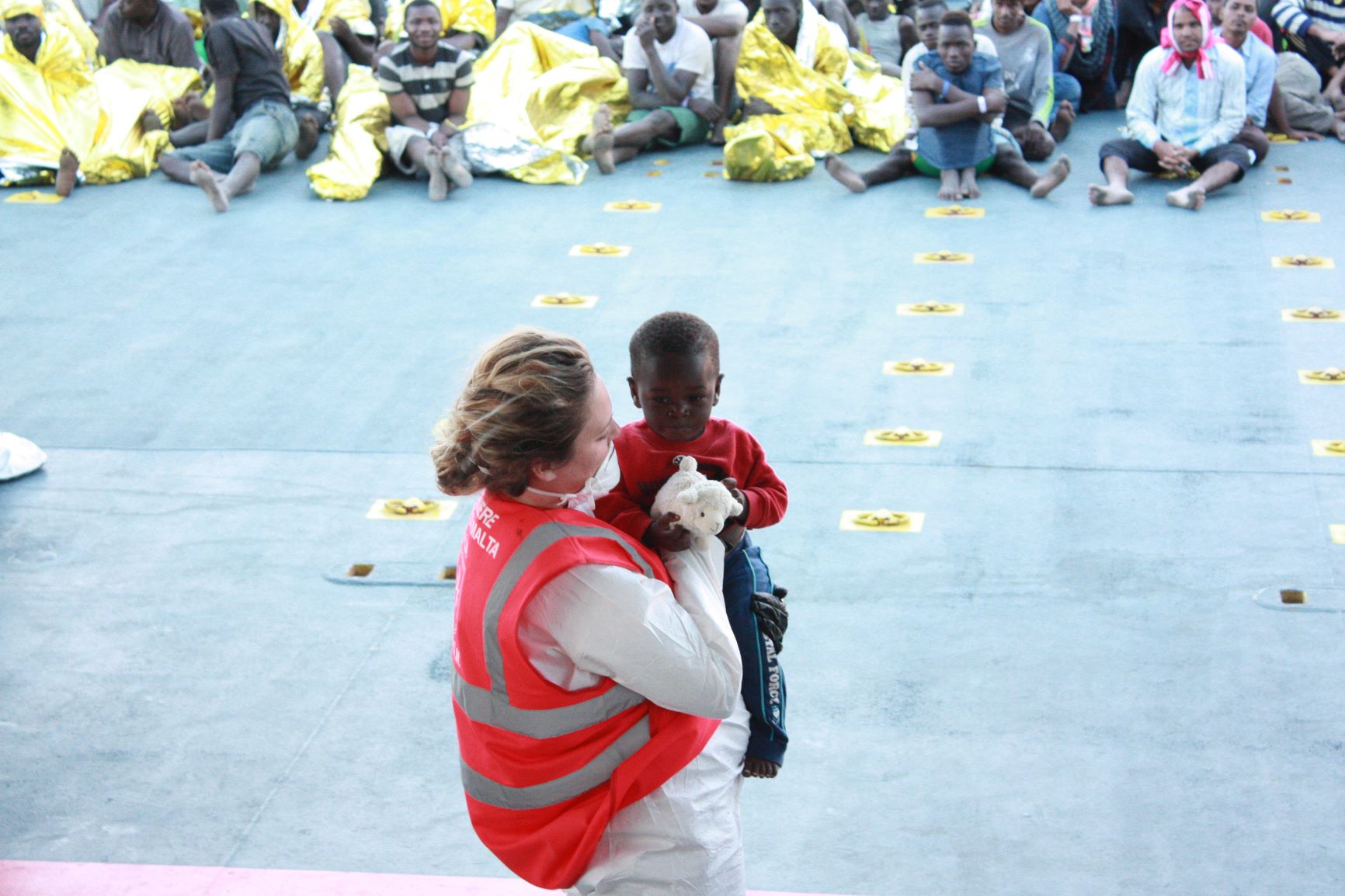 Giorgia Crovari e Ismael Angels of the sea Migrants and Refugees